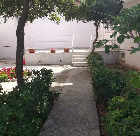 Aamiaismajoitus (B&B) Villa Lucia