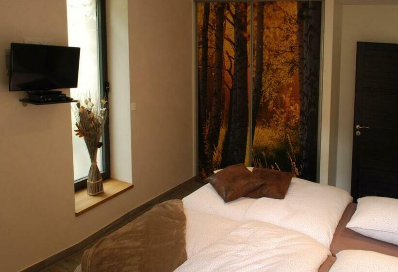 בית מלון כפרי Le Moulin Des Chartreux   1733