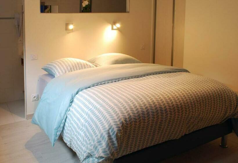 בית מלון כפרי Le Moulin Des Chartreux   1733