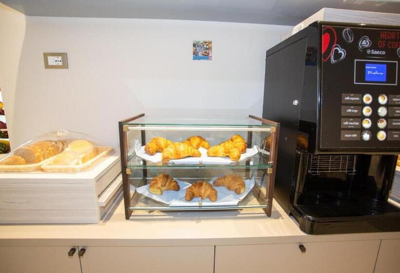 ホテル Odissea Residence E Rooms