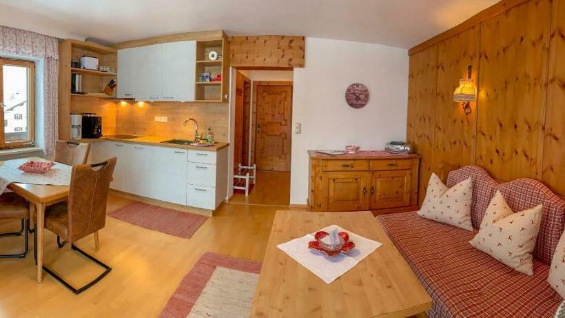 Пансион Gästehaus Alpina