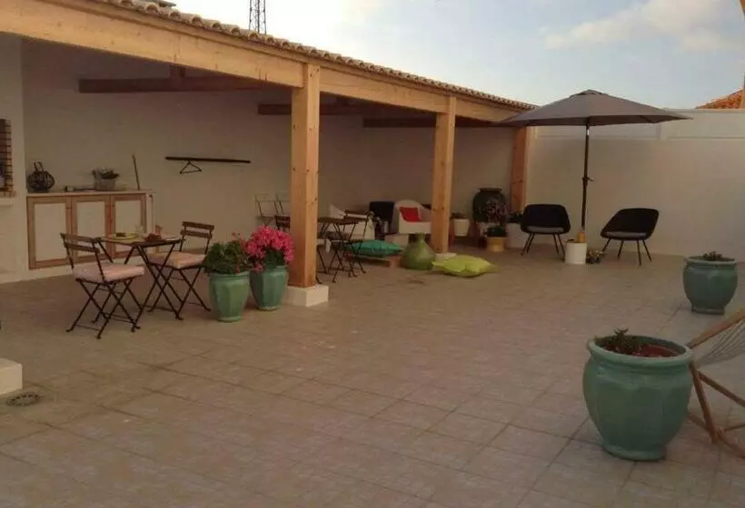 Majatalo White Guest House