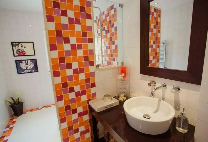 Majatalo White Guest House