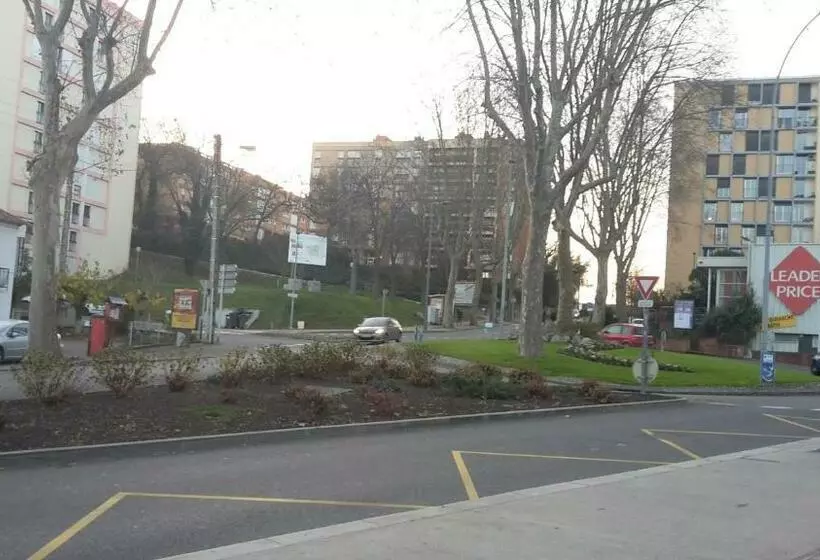 Majatalo Chambre 1 Personne Et Studio 1 Personne Avec Entrée Libre Et Salle De Bain Privée