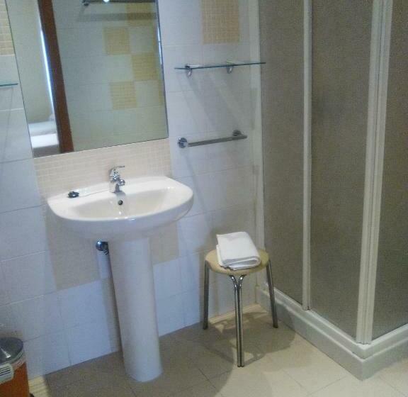 بنسيون Hostal Restaurante Taracena