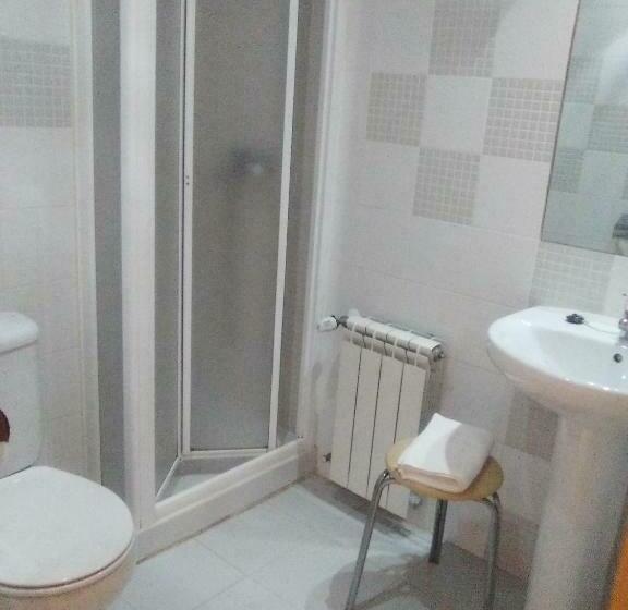 بنسيون Hostal Restaurante Taracena