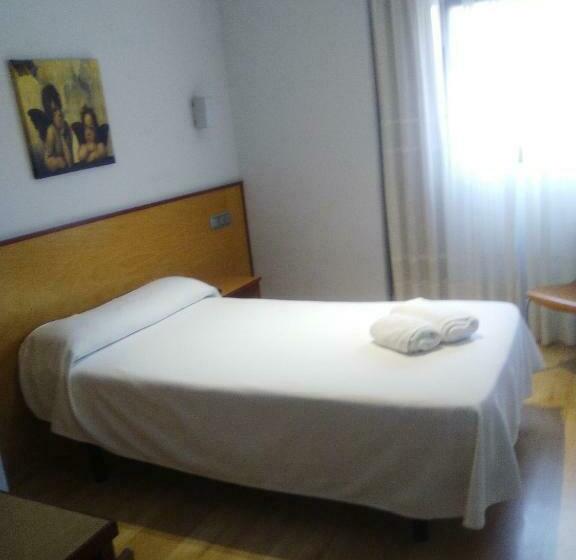 بنسيون Hostal Restaurante Taracena