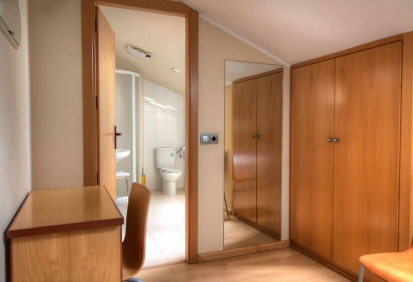 بنسيون Hostal Restaurante Taracena