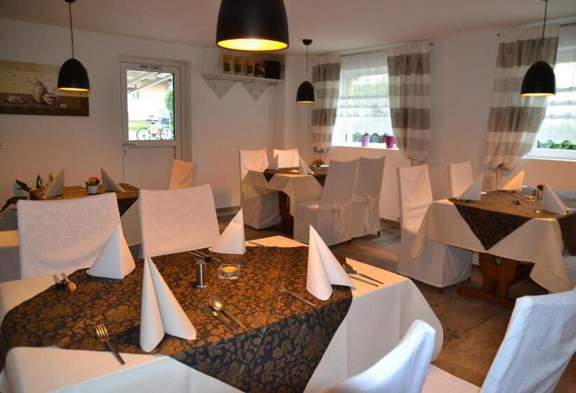 펜션 Seerestaurant & Suiten Hayat