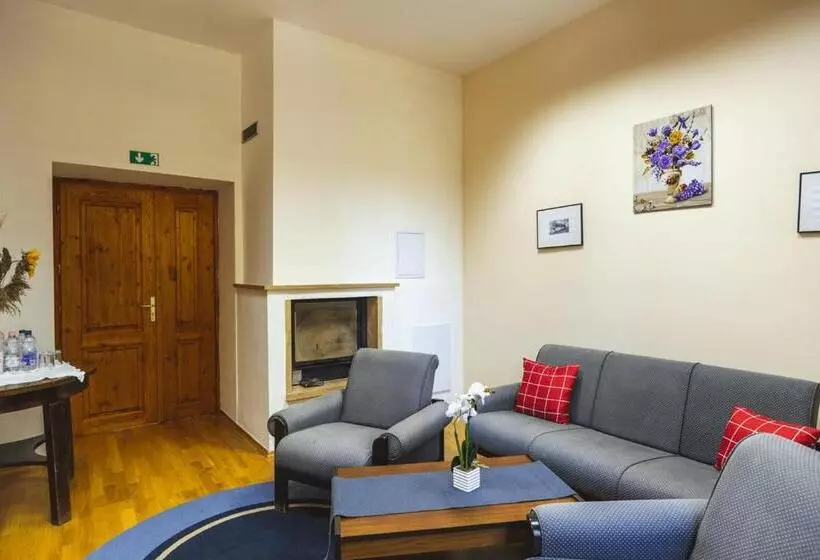 Majatalo Tolnay Kúria és Vendégház