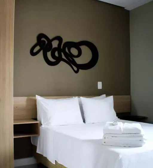 هتل Higienopolis  & Suites