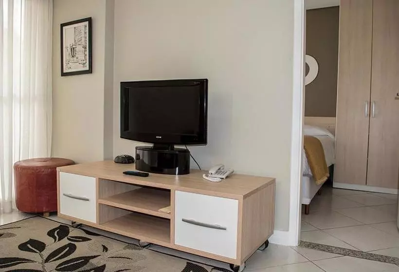 هتل Higienopolis  & Suites