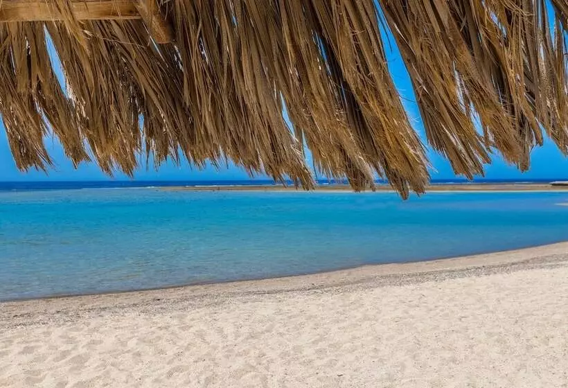 استراحتگاه Utopia Beach Club