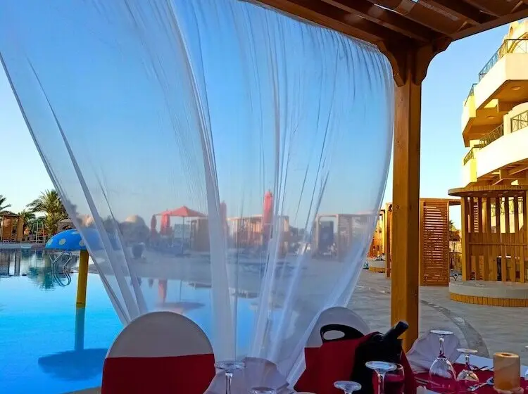 استراحتگاه Utopia Beach Club
