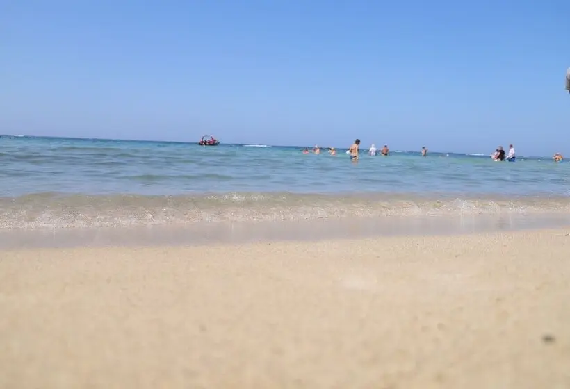 استراحتگاه Utopia Beach Club