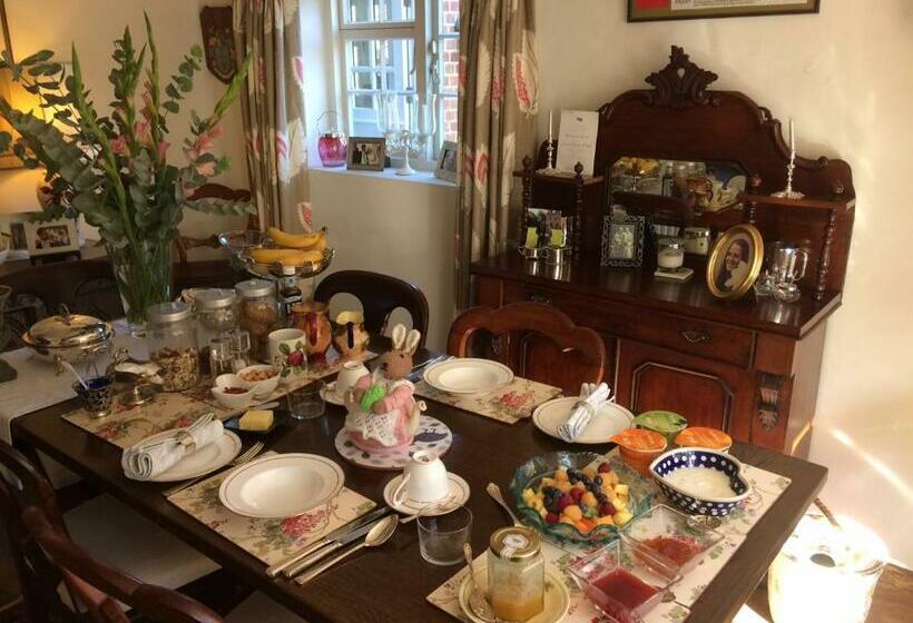 مبيت وإفطار Vine Cottage