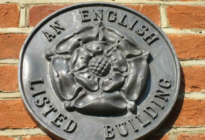 مبيت وإفطار Vine Cottage