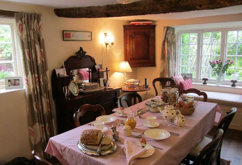 مبيت وإفطار Vine Cottage