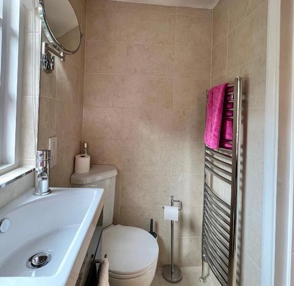 مبيت وإفطار Vine Cottage