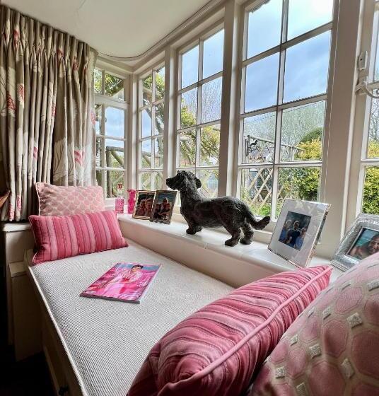 مبيت وإفطار Vine Cottage