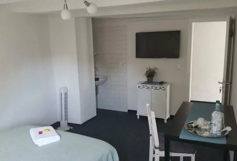 Retkeilymaja Em Dorfkrug