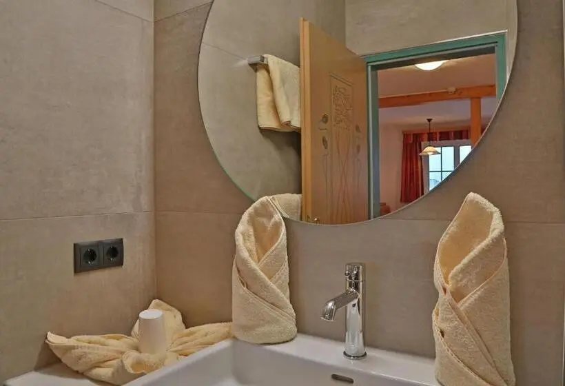 Aparthotel Paradies   Schrempfgut