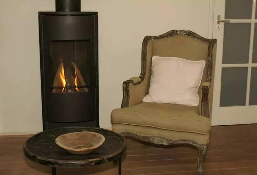 تختخواب و صبحانه Bb Jonashome