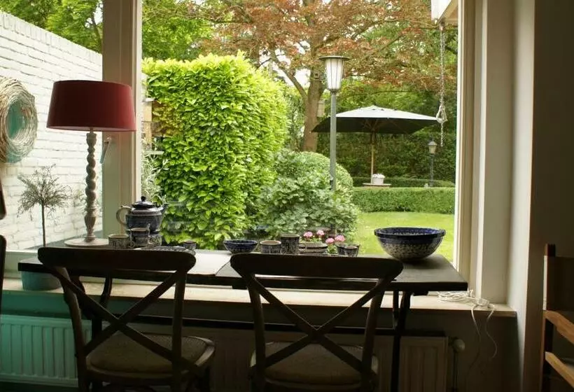 تختخواب و صبحانه Bb Jonashome