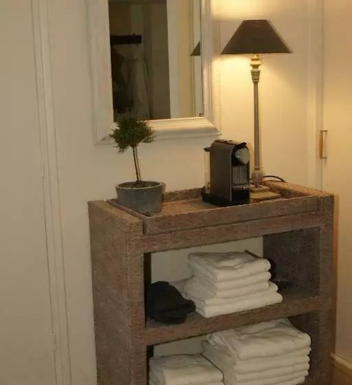 تختخواب و صبحانه Bb Jonashome