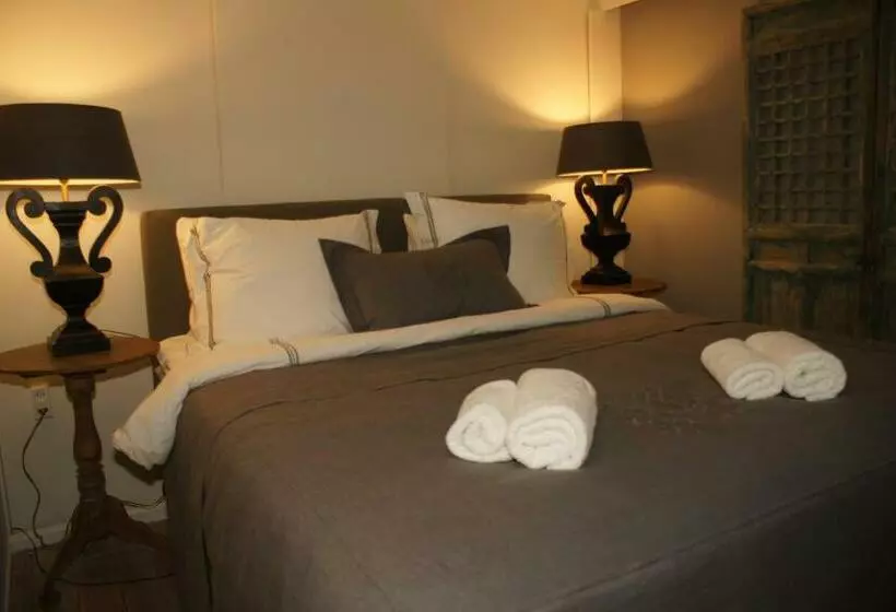 تختخواب و صبحانه Bb Jonashome