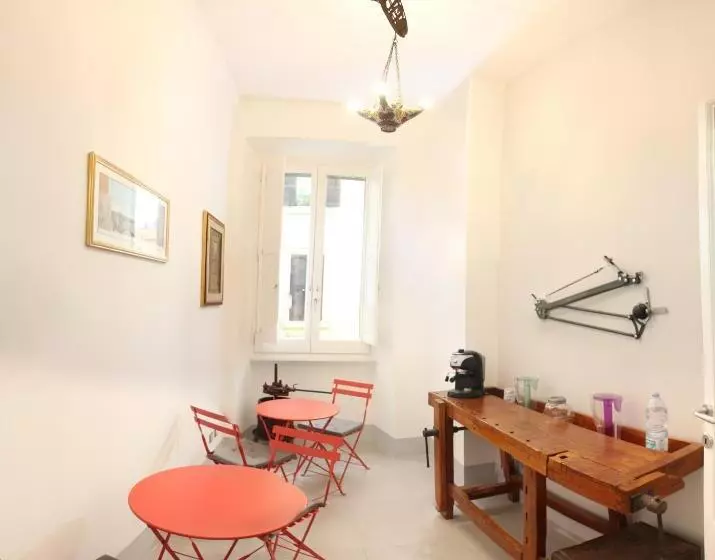 تختخواب و صبحانه L Architetto