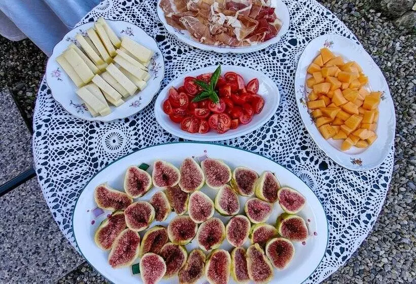 تختخواب و صبحانه Villa Laura