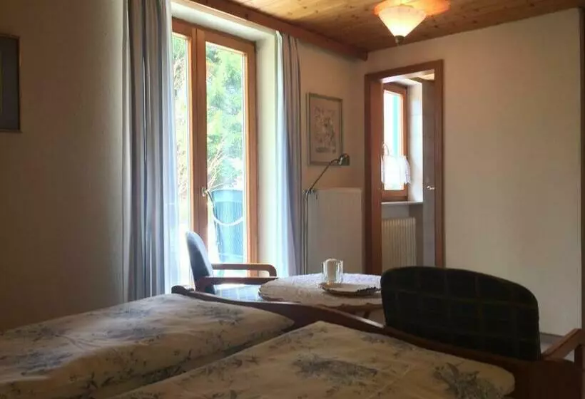 ペンション Haus Am Wald