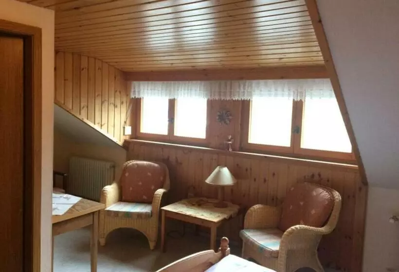 ペンション Haus Am Wald