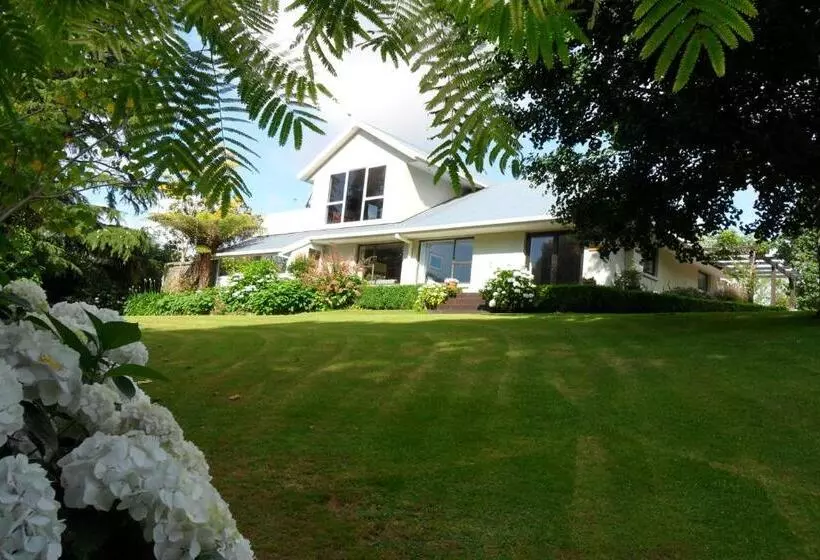 Majatalo Tranquil Private Rural Retreat