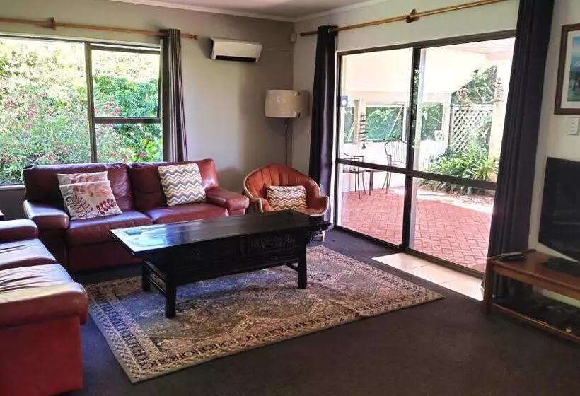 Majatalo Tranquil Private Rural Retreat