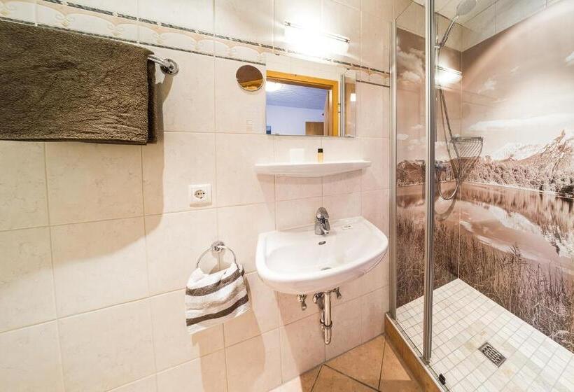 ユースホステル Frühstückspension Gästehaus Zum Weissen Rössl