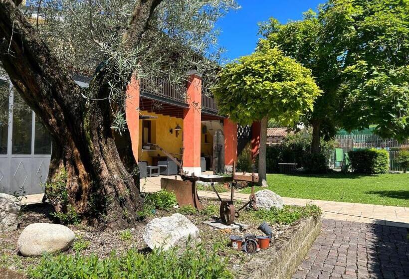 تختخواب و صبحانه Country House La Montagnola