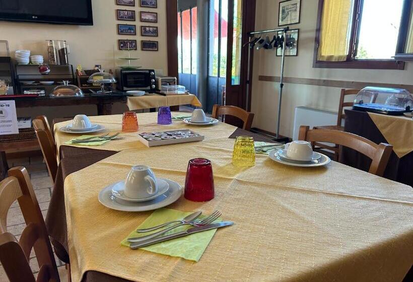 تختخواب و صبحانه Country House La Montagnola