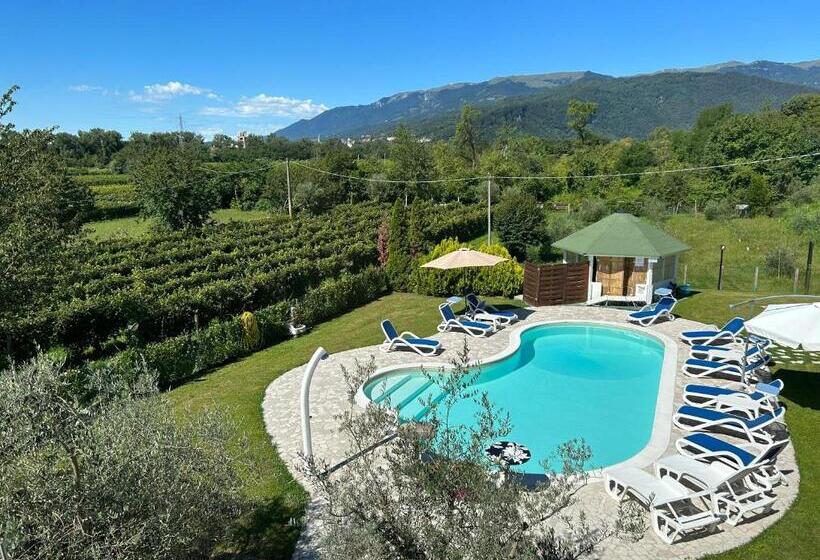 تختخواب و صبحانه Country House La Montagnola