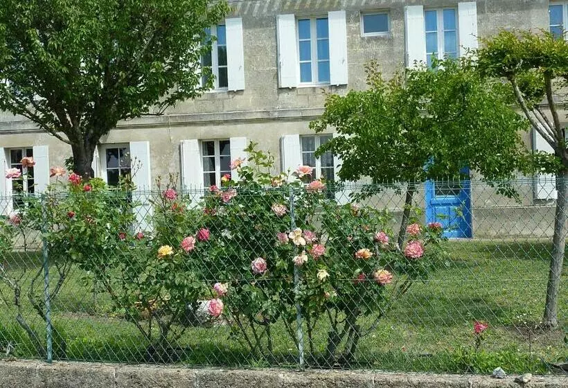 تختخواب و صبحانه Le Clos Des Rosiers