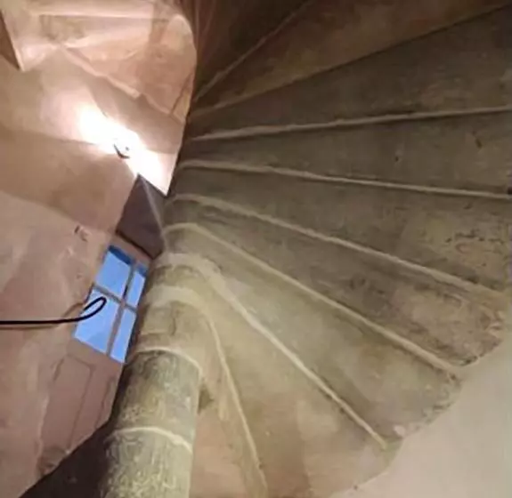 Aamiaismajoitus (B&B) Maison Romane 1136