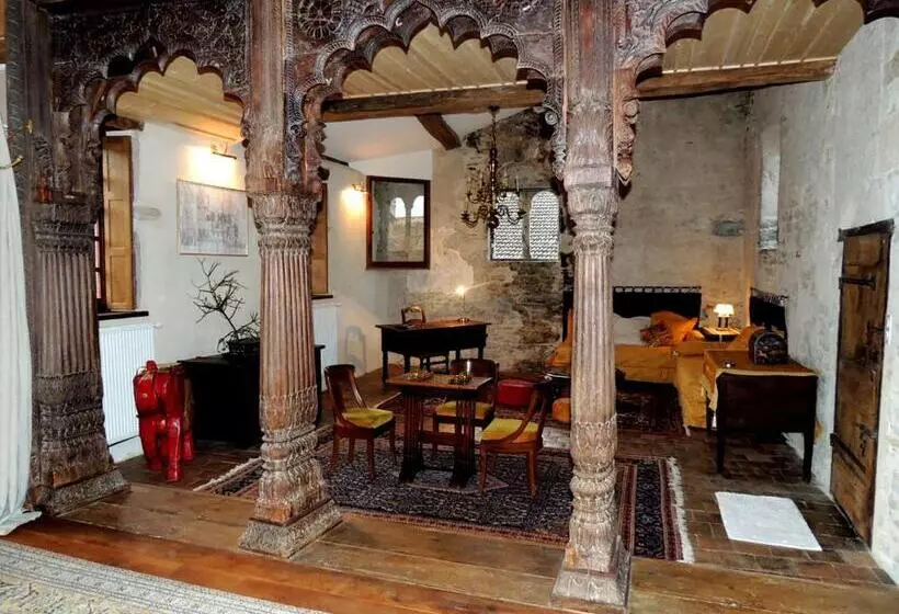 Aamiaismajoitus (B&B) Maison Romane 1136