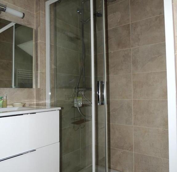 مبيت وإفطار Maison Romane 1136