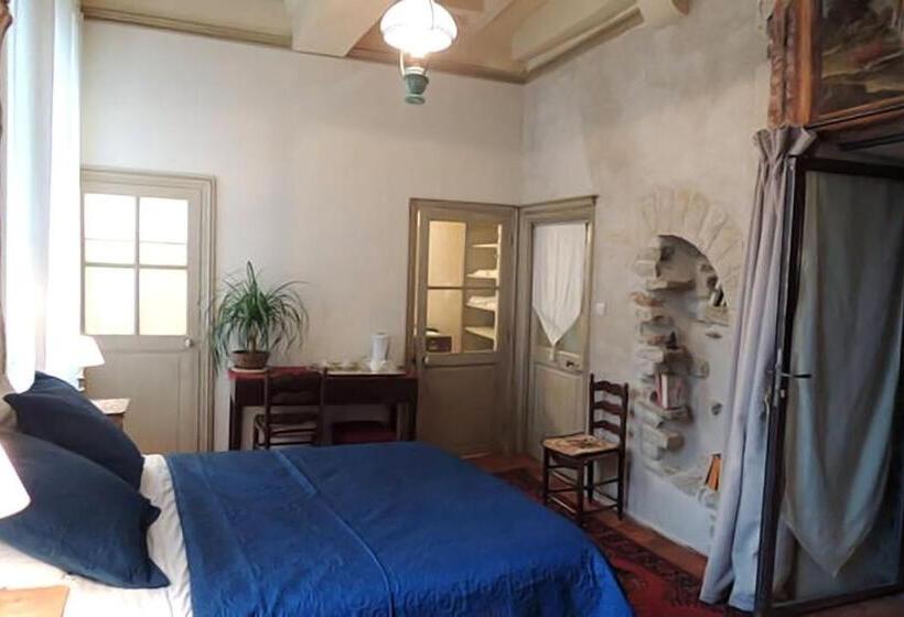 مبيت وإفطار Maison Romane 1136