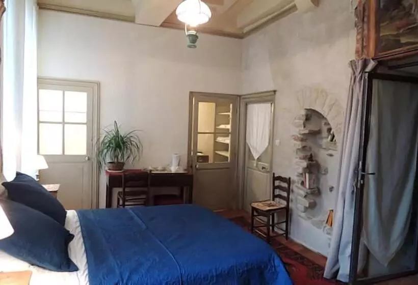 Aamiaismajoitus (B&B) Maison Romane 1136