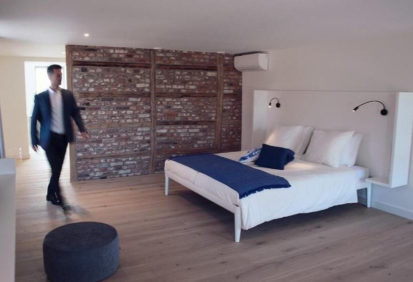 ホテル Maison Village