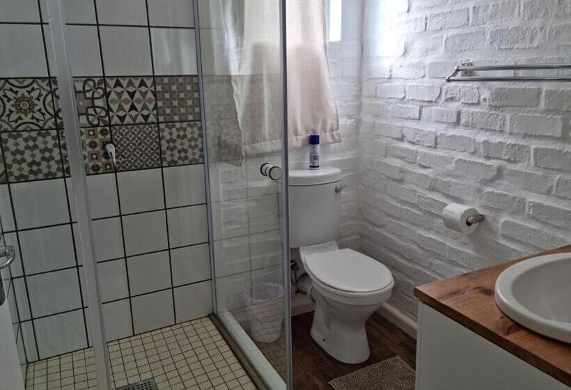 بنسيون Greenhouse Accommodation