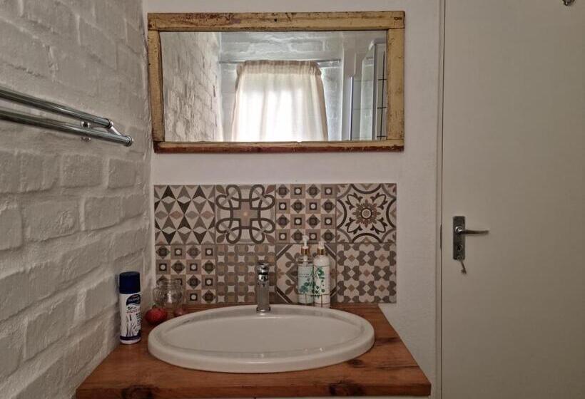 بنسيون Greenhouse Accommodation