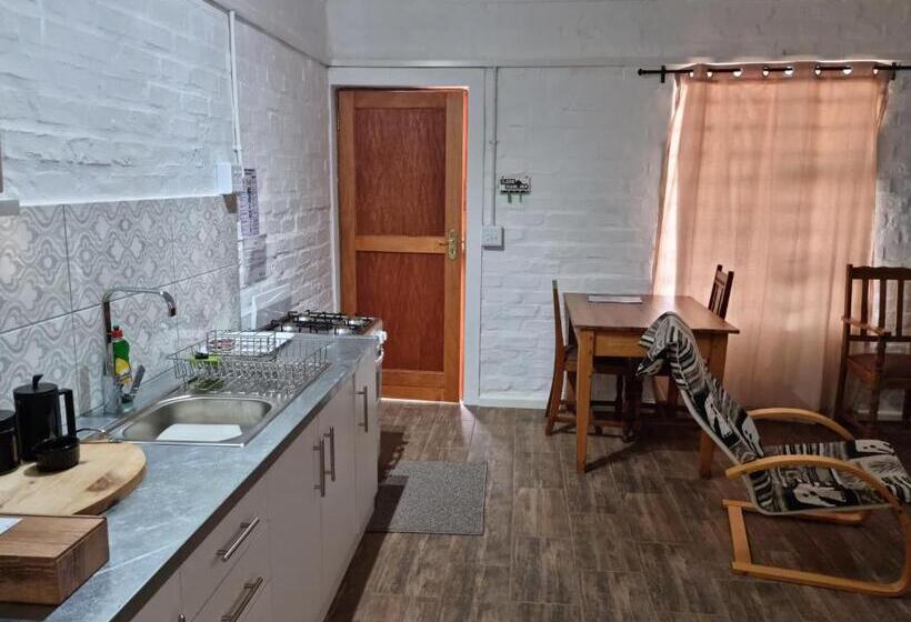 بنسيون Greenhouse Accommodation